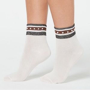 Hue Pearl Embellished Anklet Socks